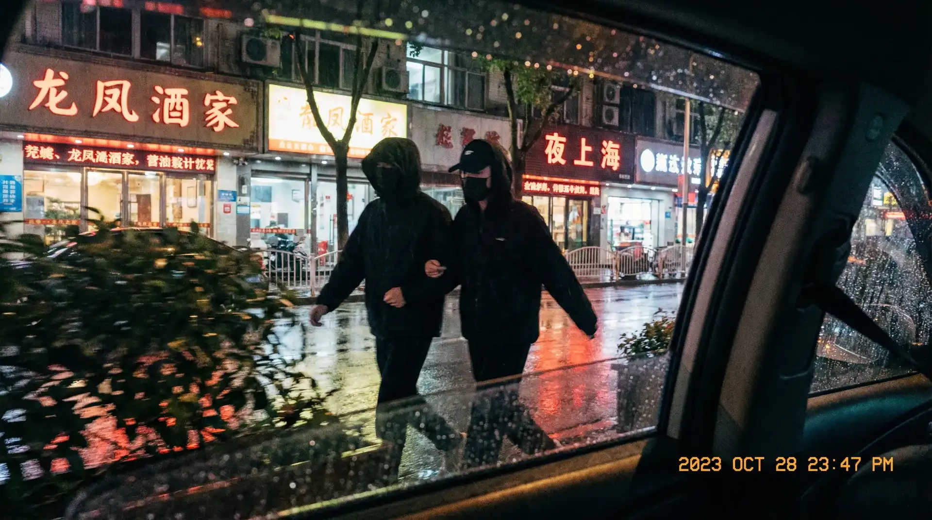 皇冠新体育网站 - 顶流明星深夜密会现场抓拍照片